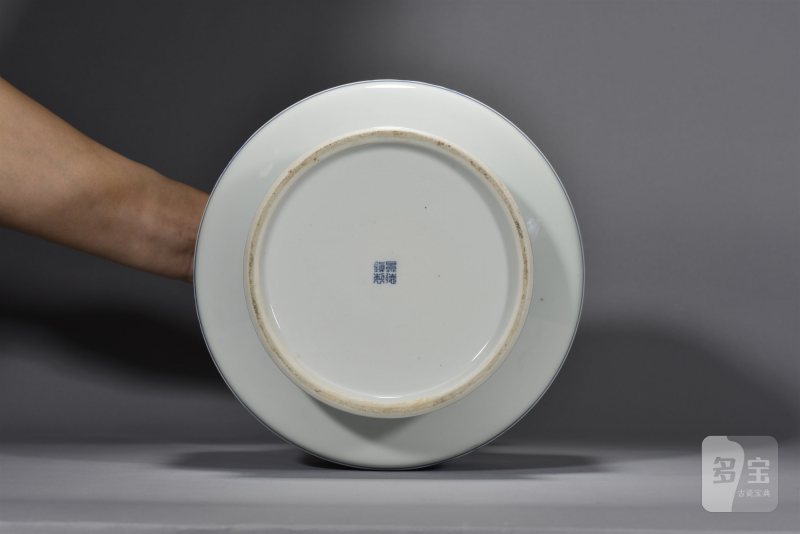 近现代 嵇锡贵青花斗彩牡丹纹马蹄尊 - 图6